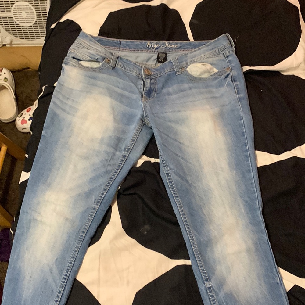 Women’s straight leg jean barley use in good shape